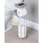 mDesign support de papier toilette sans perçage – porte-rouleaux pour toilette pour la salle de bains – couleur: satiné – dérouleur de papier WC avec brosse et étagère de la marque MetroDecor image 1 produit